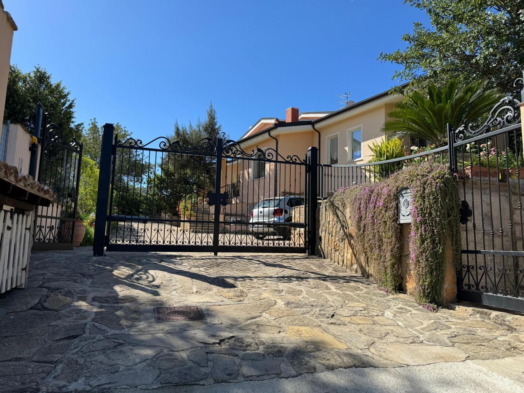 Villa Dei Fiori - Casa Vacanza Capoterra Bagian luar foto