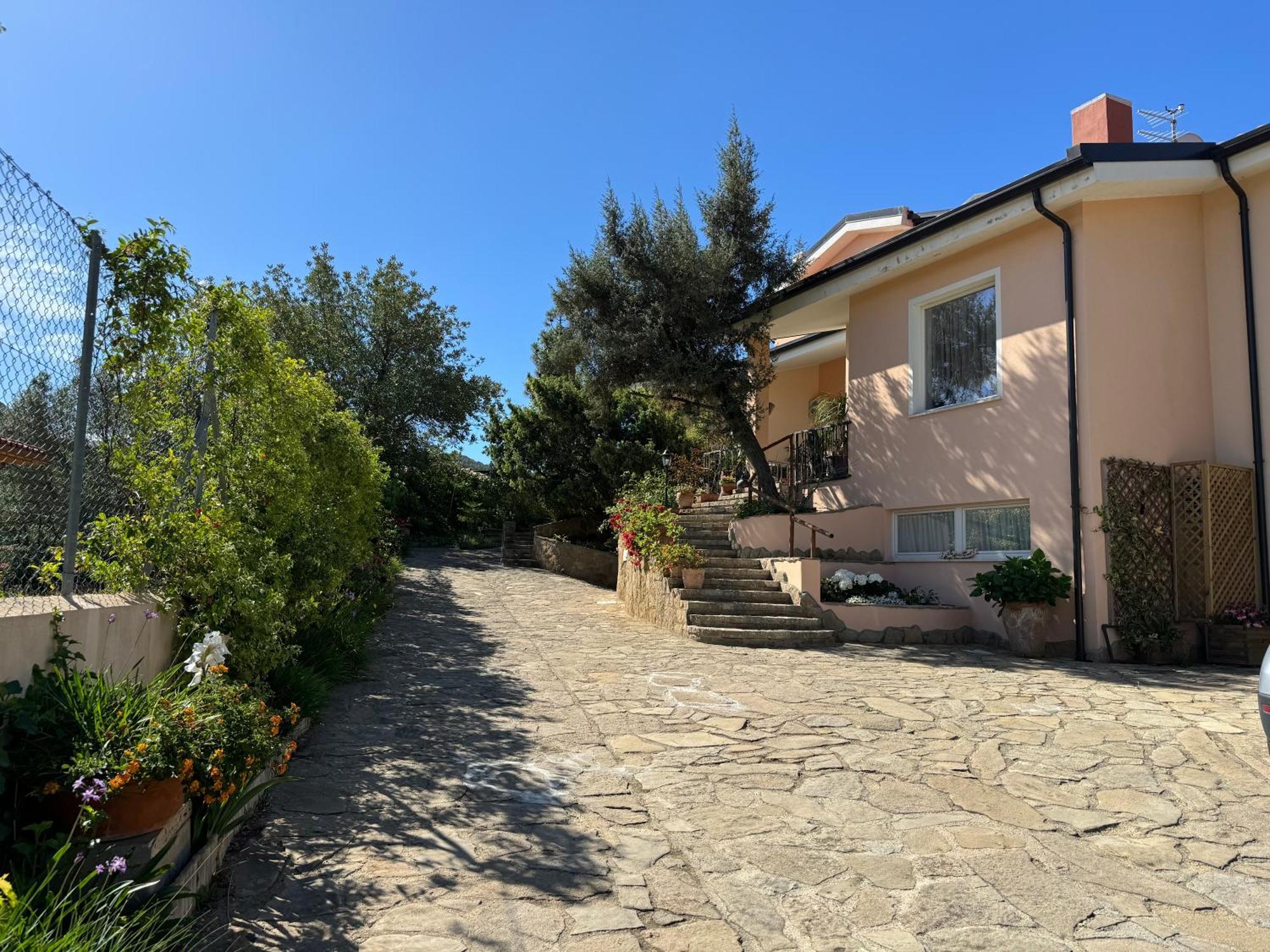 Villa Dei Fiori - Casa Vacanza Capoterra Bagian luar foto