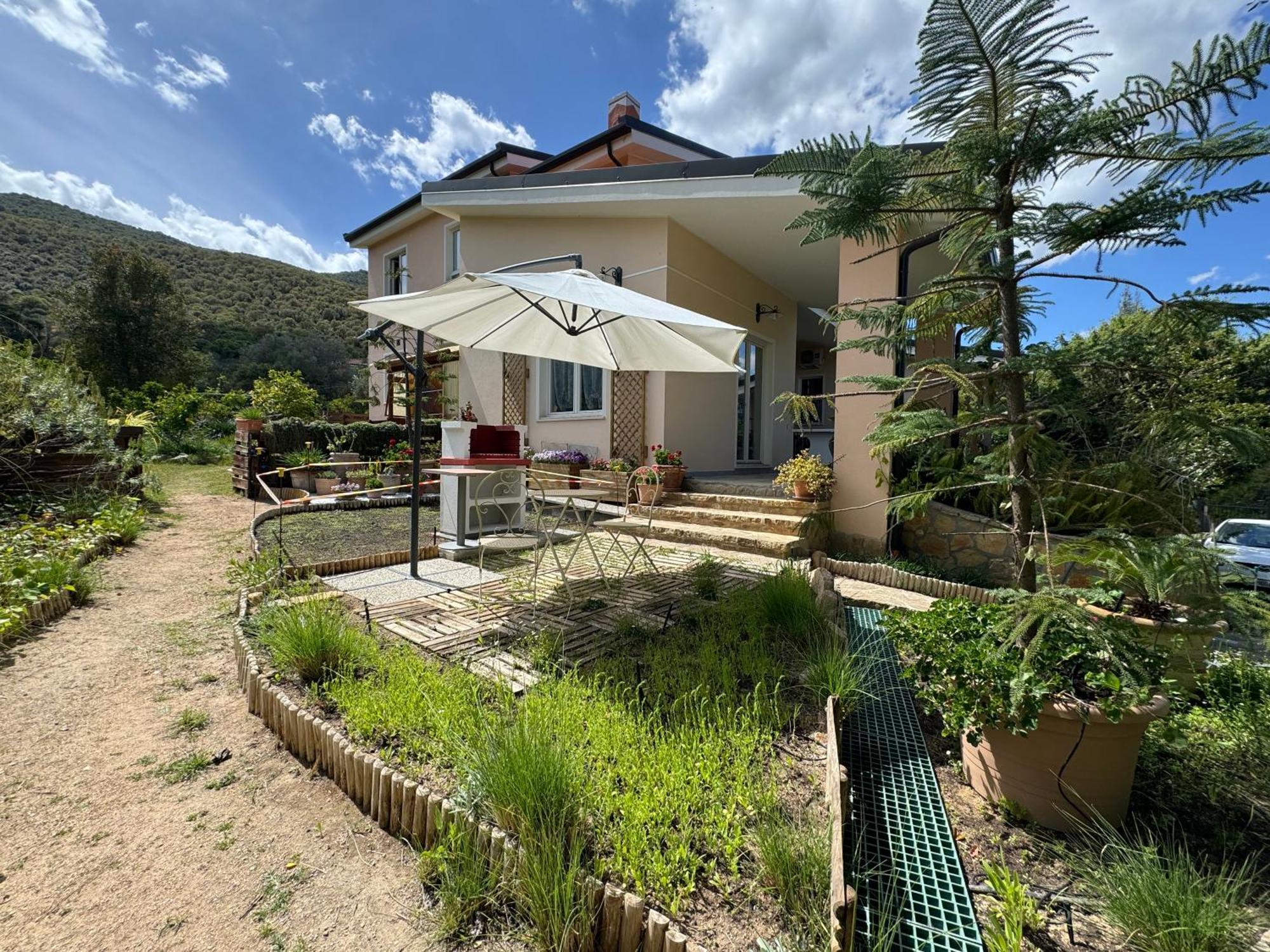 Villa Dei Fiori - Casa Vacanza Capoterra Bagian luar foto