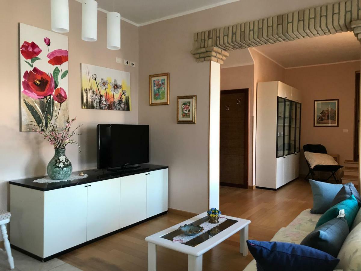 Villa Dei Fiori - Casa Vacanza Capoterra Bagian luar foto